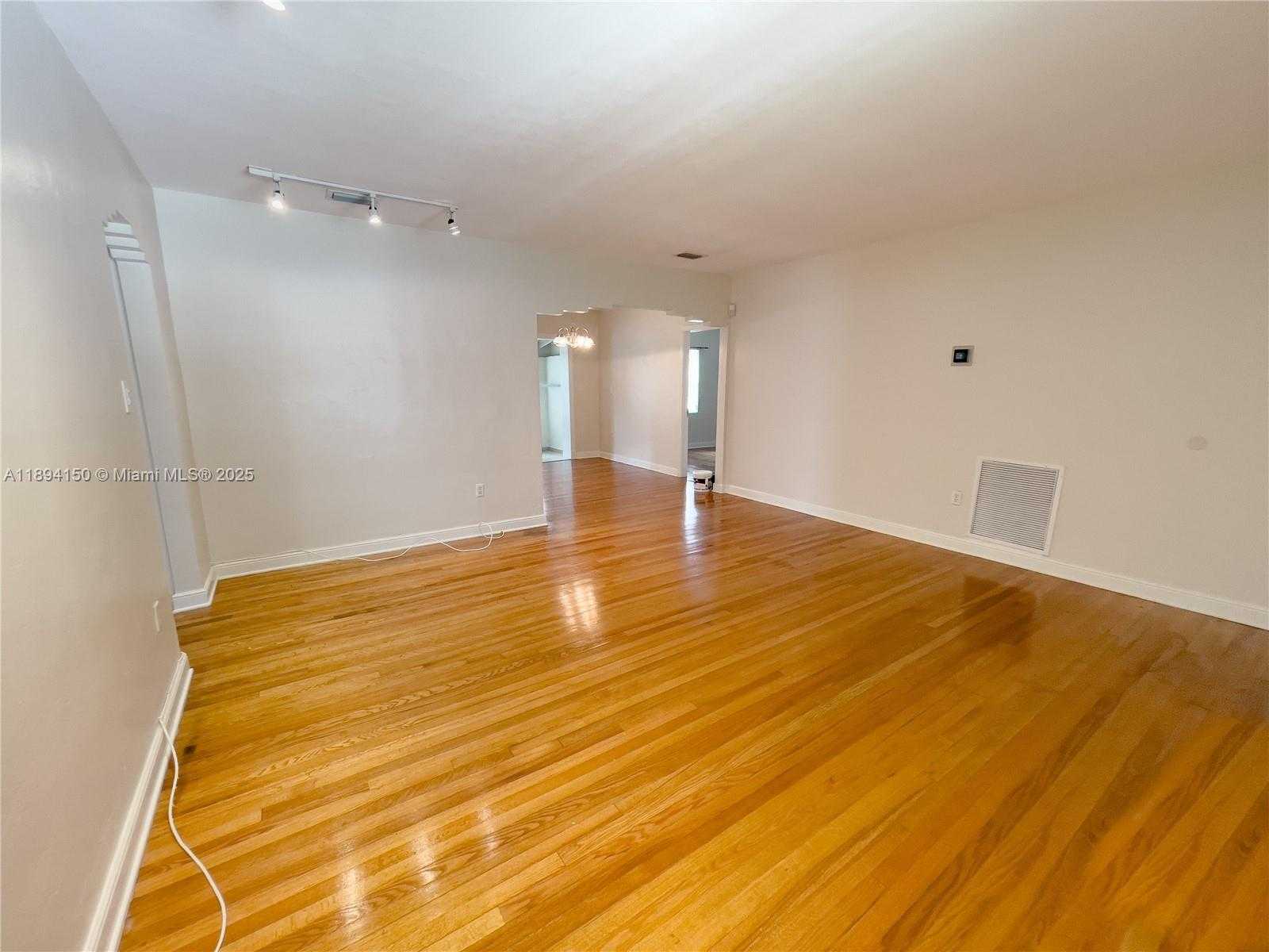 Small Image of 2290 SOUTH WEST 26TH LN, Miami Number 4
