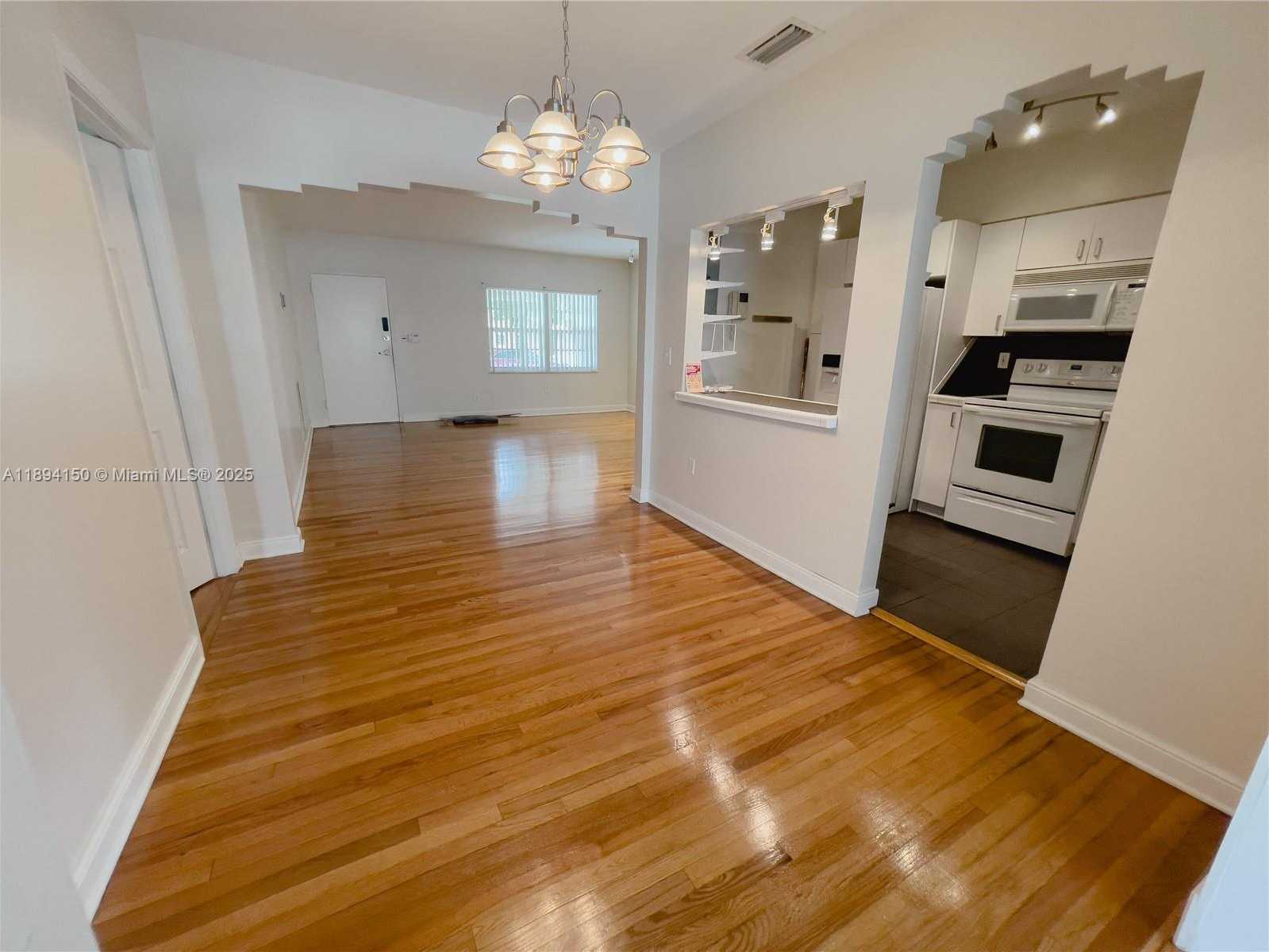 Small Image of 2290 SOUTH WEST 26TH LN, Miami Number 6