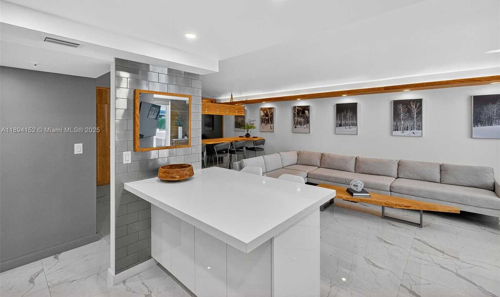 Small Image of 2401 COLLINS AVE #403, Miami Beach Number 10