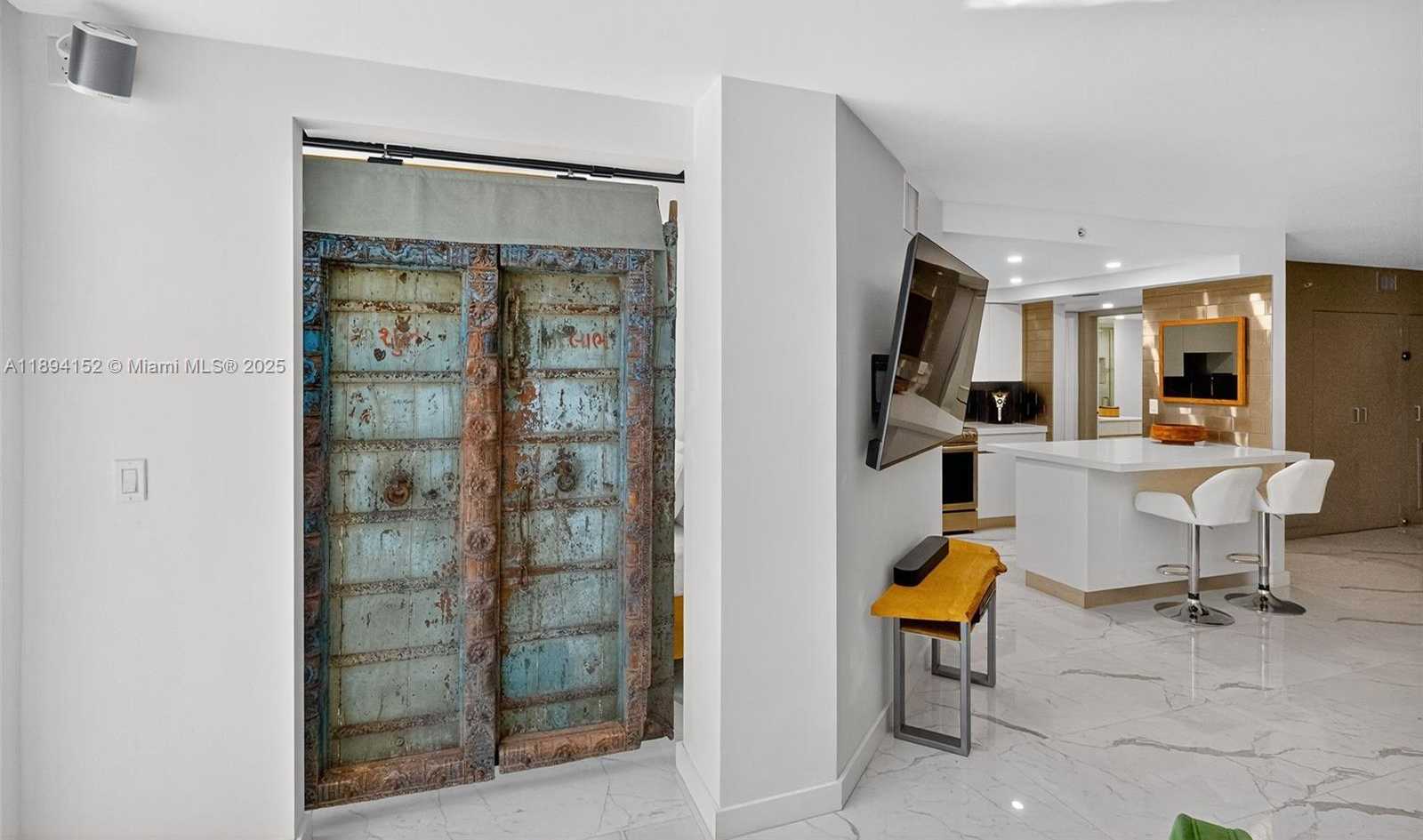 Small Image of 2401 COLLINS AVE #403, Miami Beach Number 14