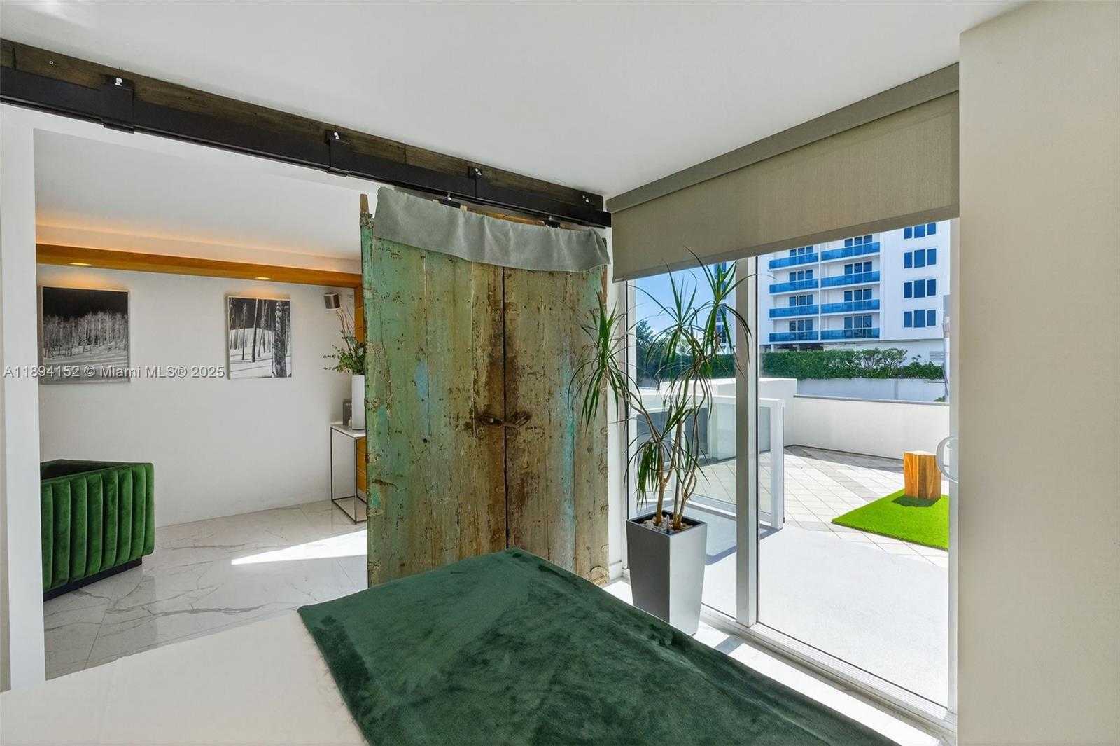 Small Image of 2401 COLLINS AVE #403, Miami Beach Number 16