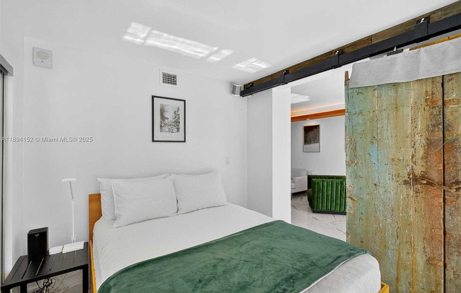 Small Image of 2401 COLLINS AVE #403, Miami Beach Number 17