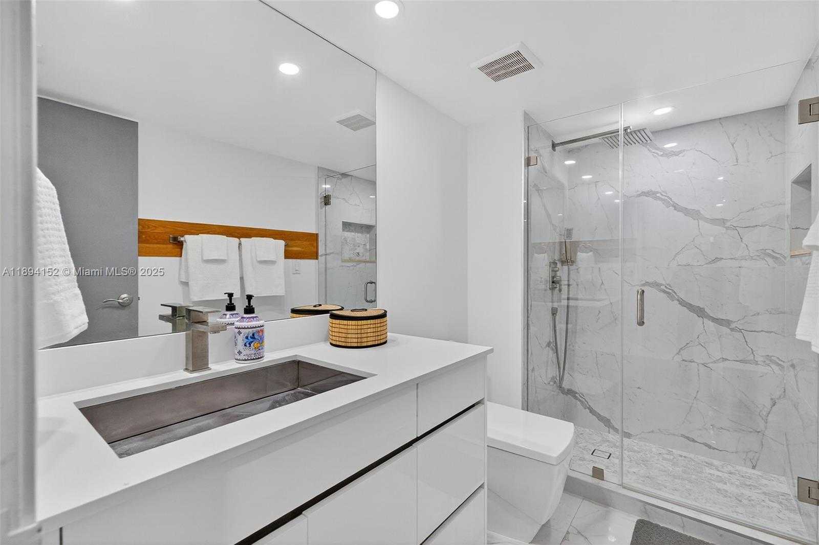 Small Image of 2401 COLLINS AVE #403, Miami Beach Number 19