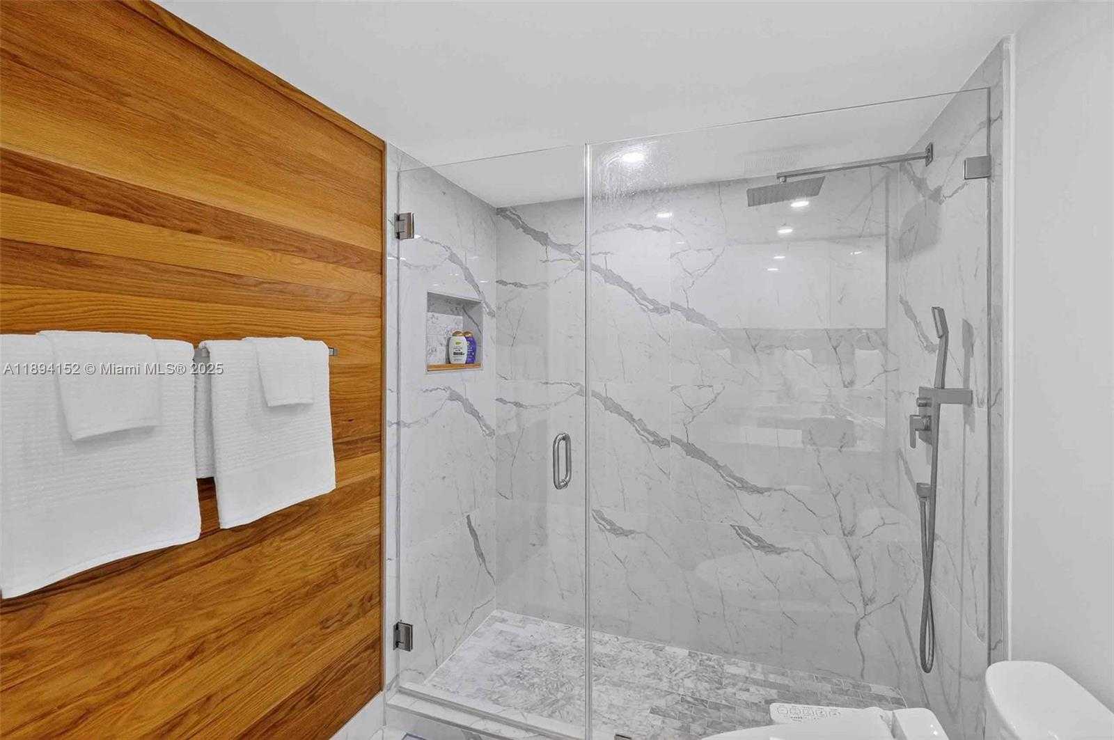 Small Image of 2401 COLLINS AVE #403, Miami Beach Number 21