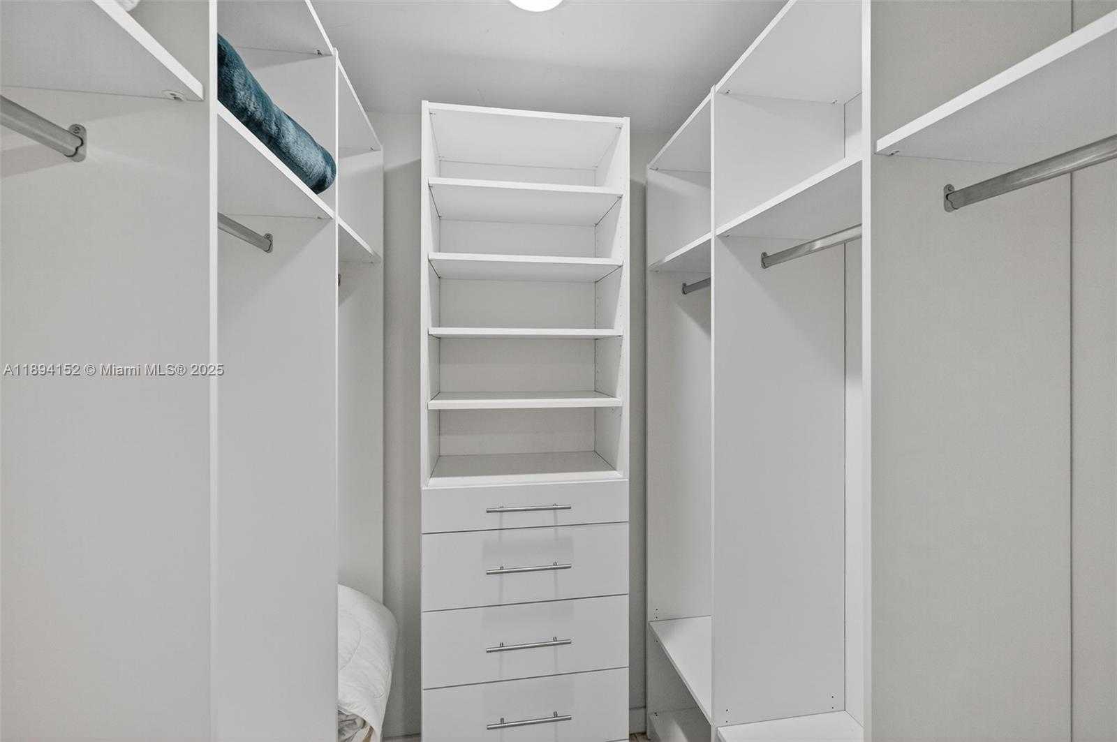 Small Image of 2401 COLLINS AVE #403, Miami Beach Number 22