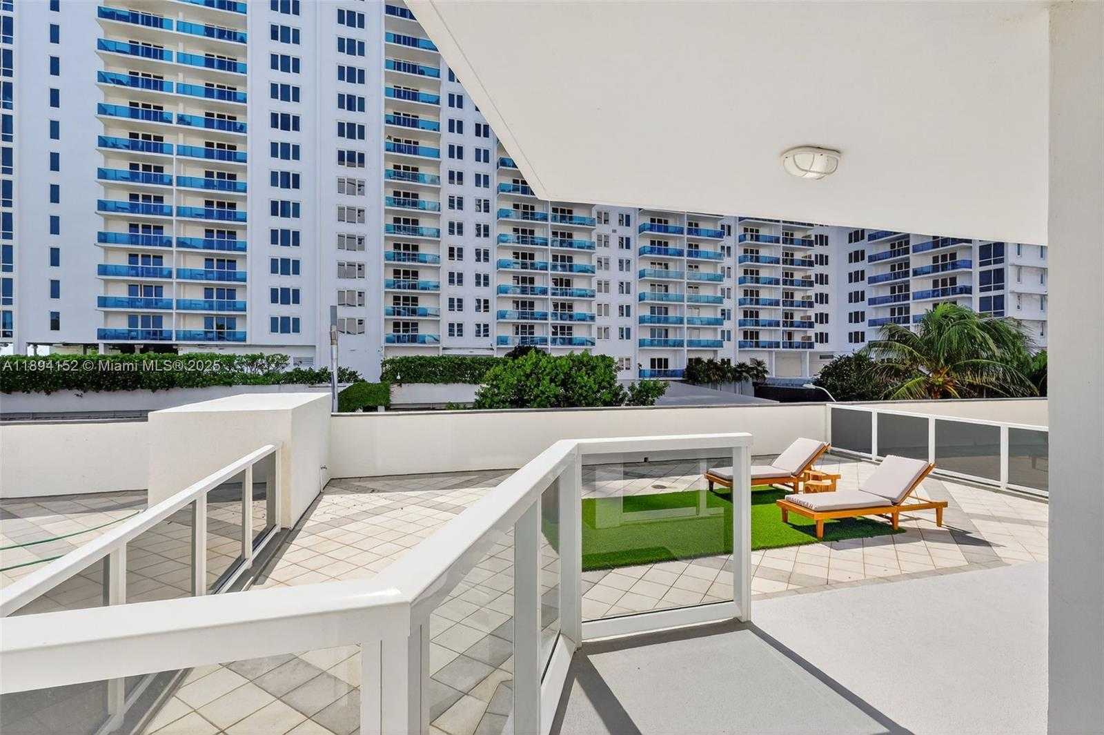 Small Image of 2401 COLLINS AVE #403, Miami Beach Number 23