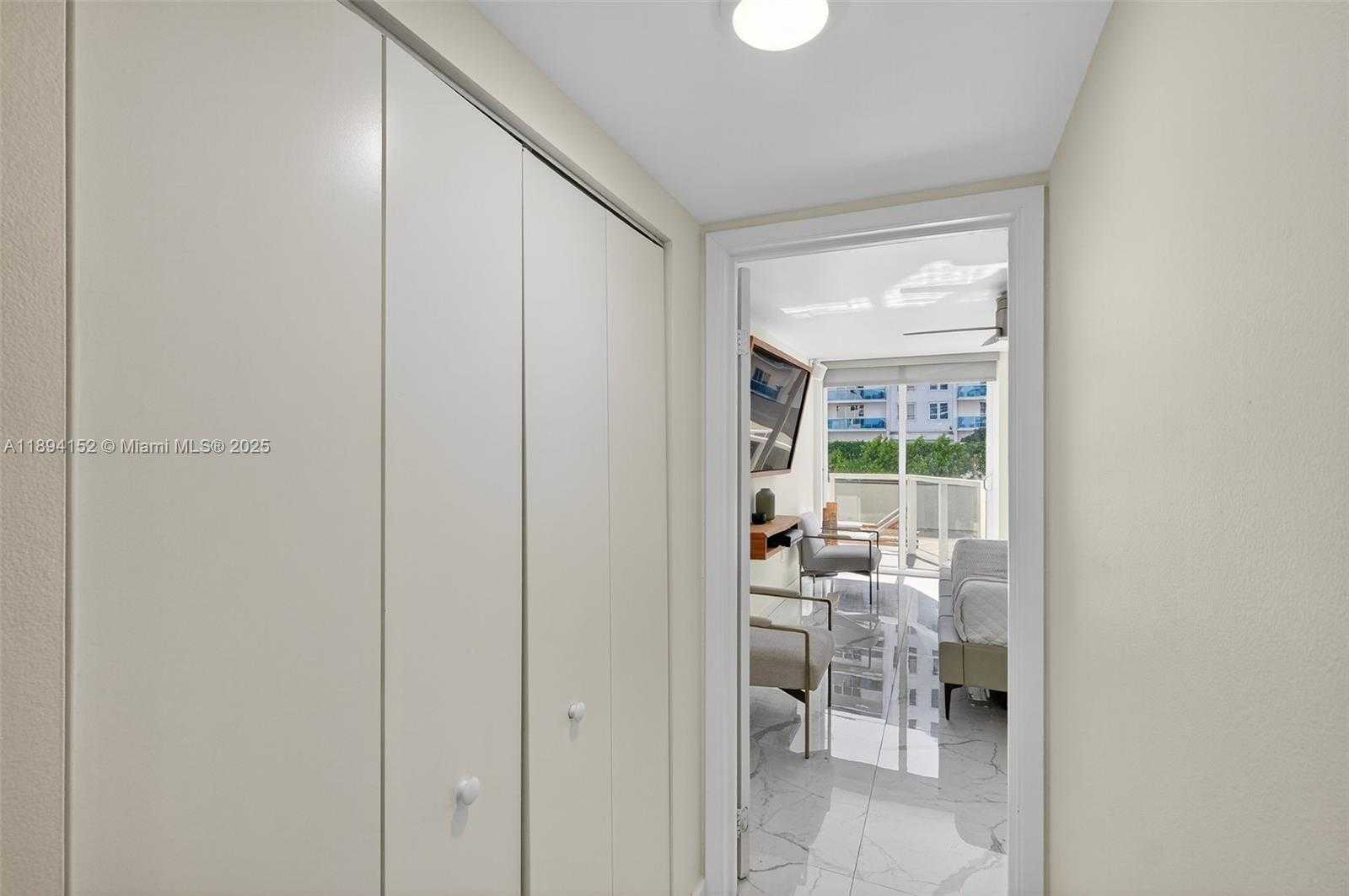 Small Image of 2401 COLLINS AVE #403, Miami Beach Number 29