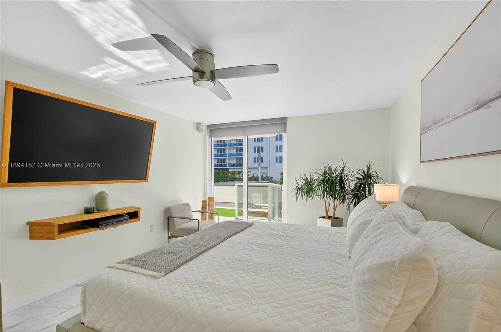Small Image of 2401 COLLINS AVE #403, Miami Beach Number 31