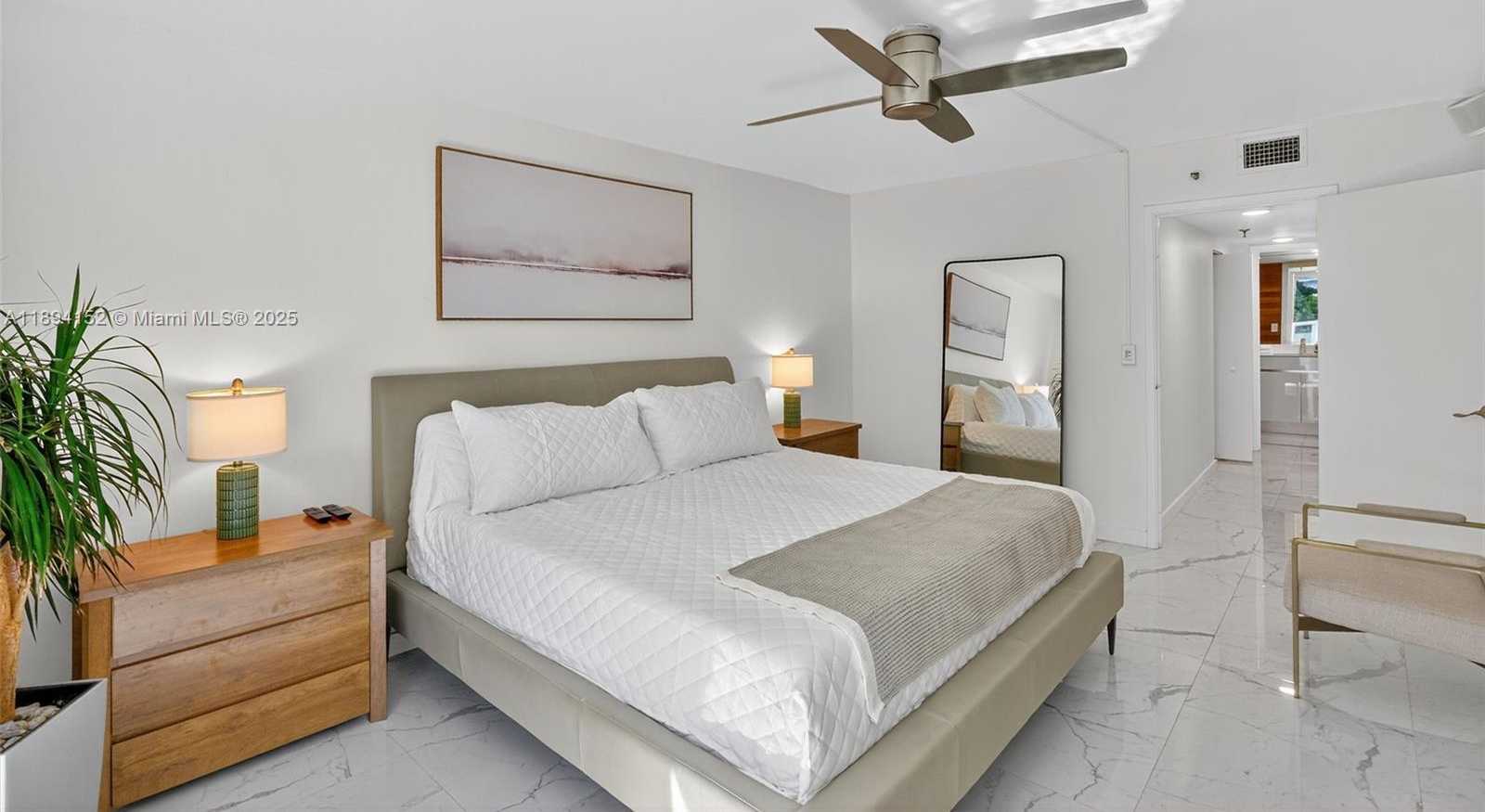Small Image of 2401 COLLINS AVE #403, Miami Beach Number 33