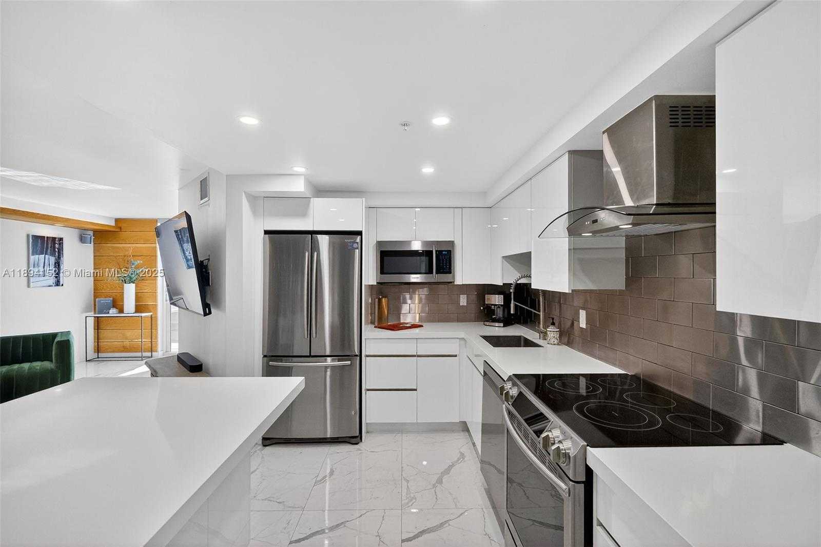 Small Image of 2401 COLLINS AVE #403, Miami Beach Number 6