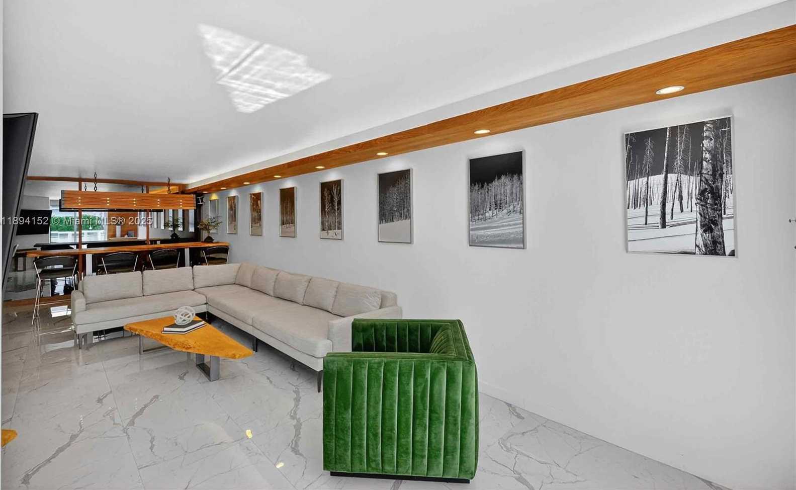 Small Image of 2401 COLLINS AVE #403, Miami Beach Number 7