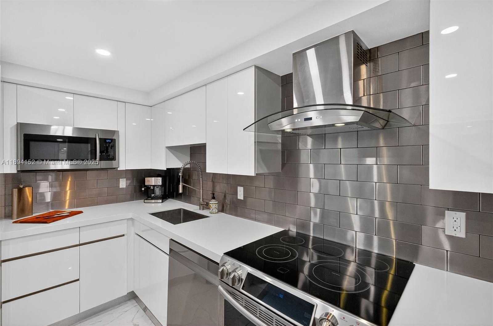 Small Image of 2401 COLLINS AVE #403, Miami Beach Number 9