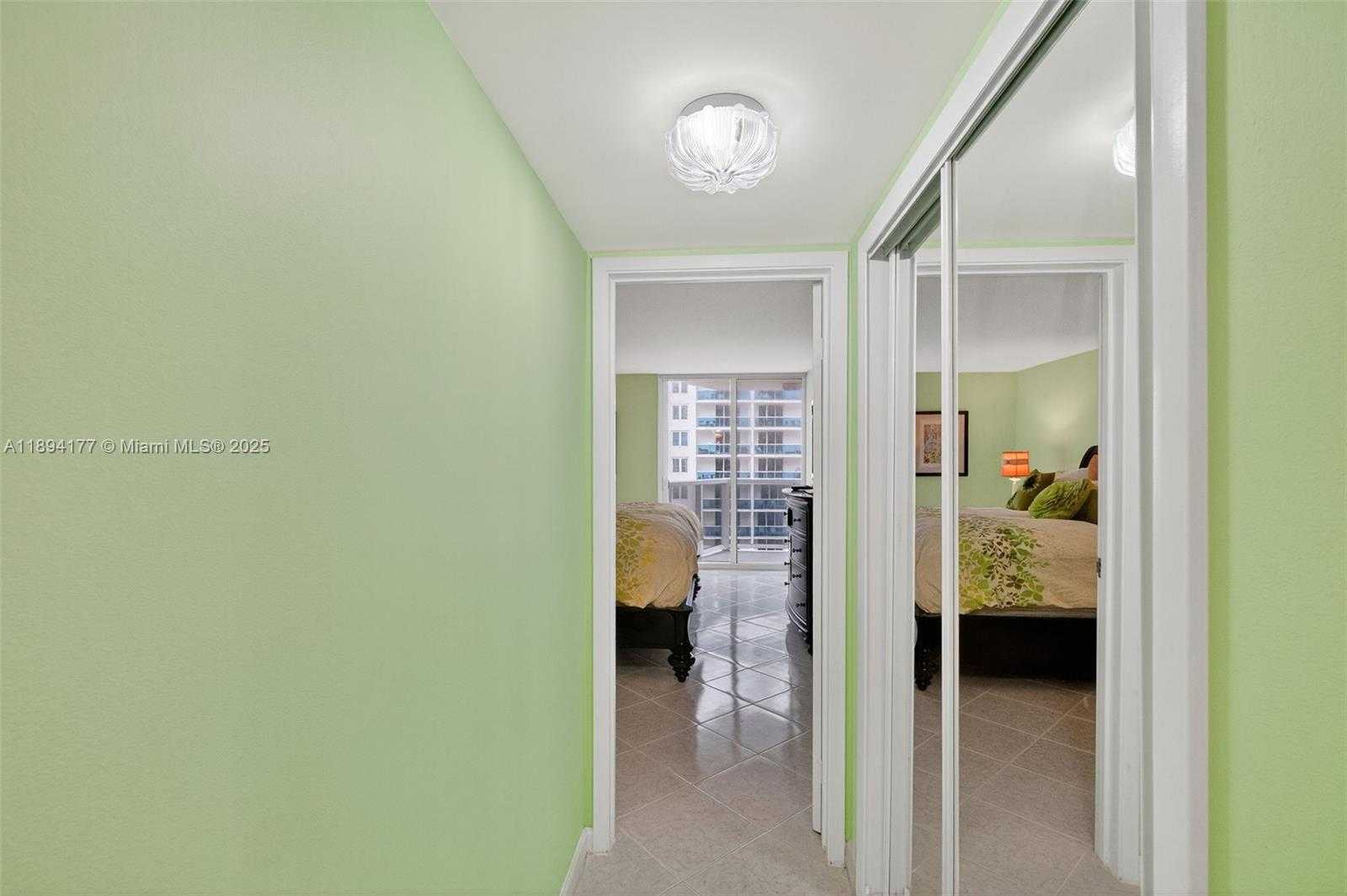 Small Image of 2401 COLLINS AVE #1406, Miami Beach Number 14