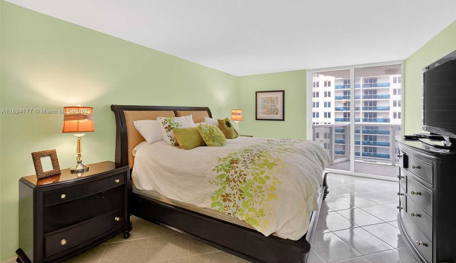 Small Image of 2401 COLLINS AVE #1406, Miami Beach Number 16