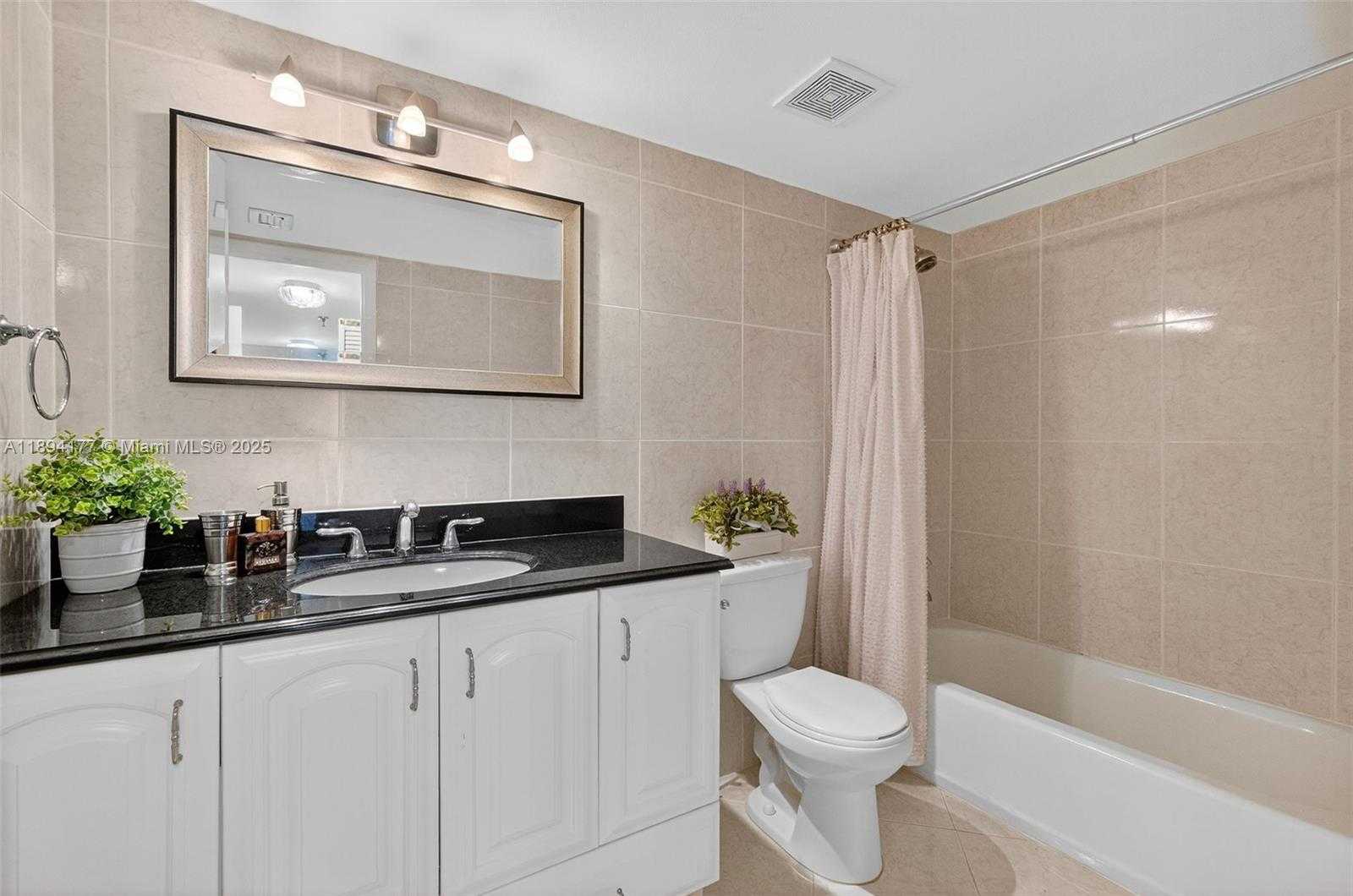 Small Image of 2401 COLLINS AVE #1406, Miami Beach Number 17