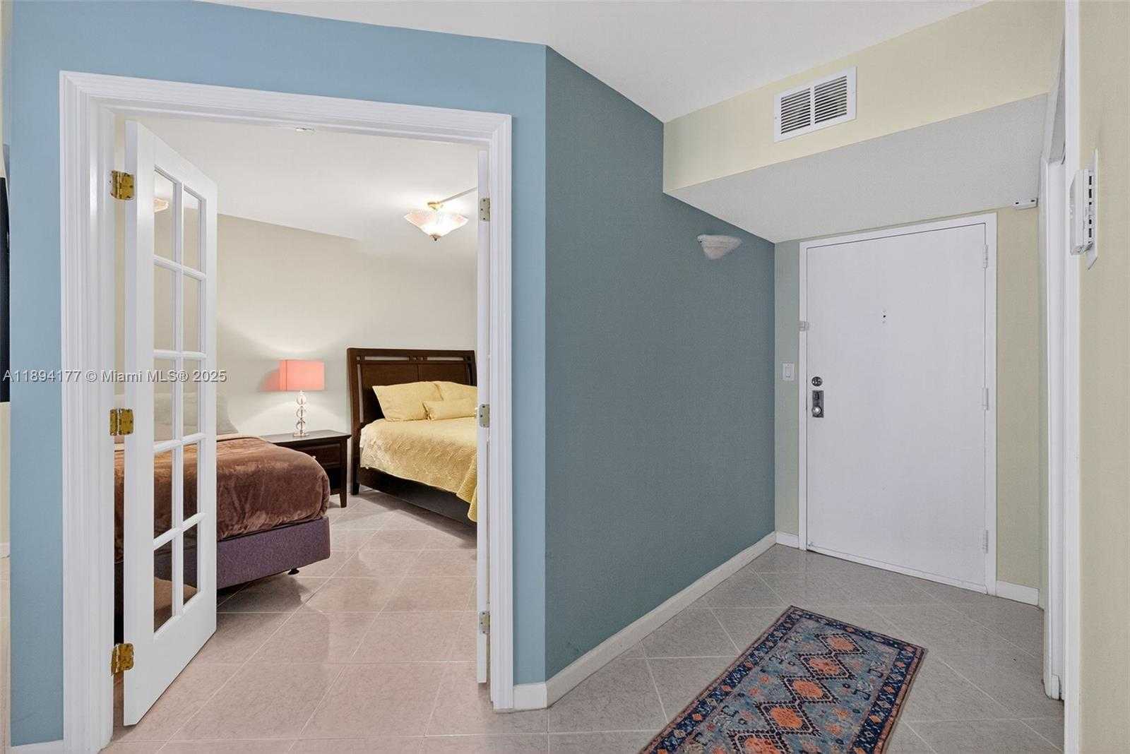 Small Image of 2401 COLLINS AVE #1406, Miami Beach Number 3