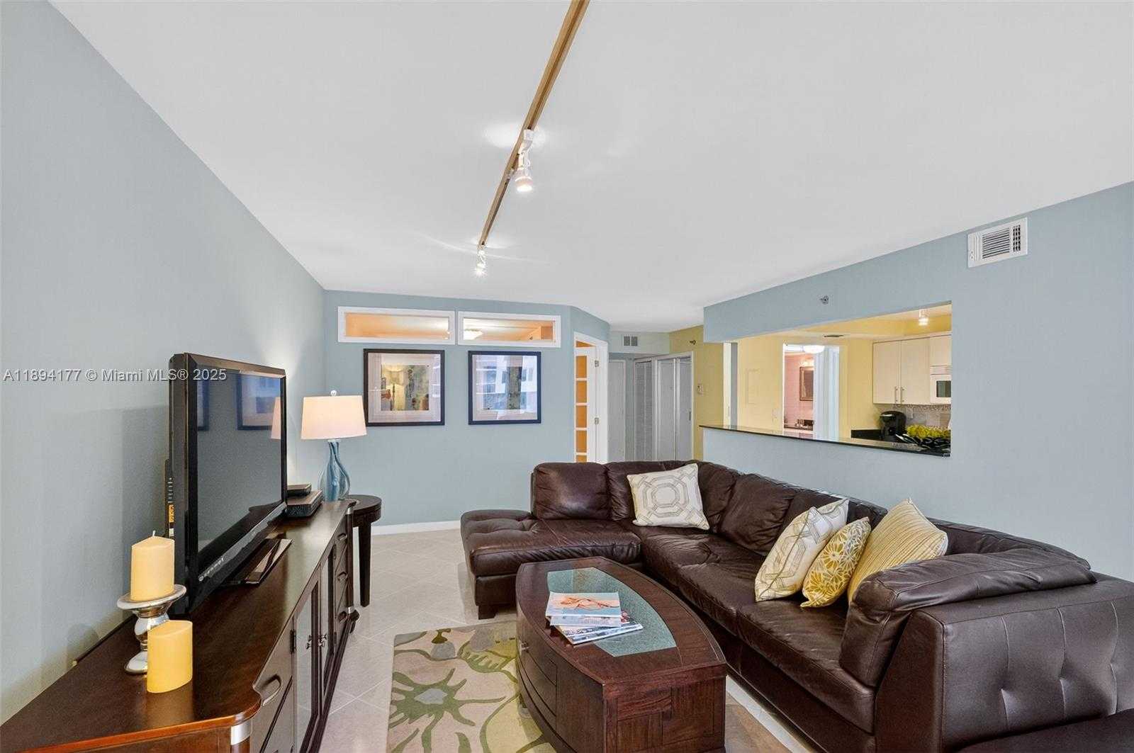 Small Image of 2401 COLLINS AVE #1406, Miami Beach Number 5