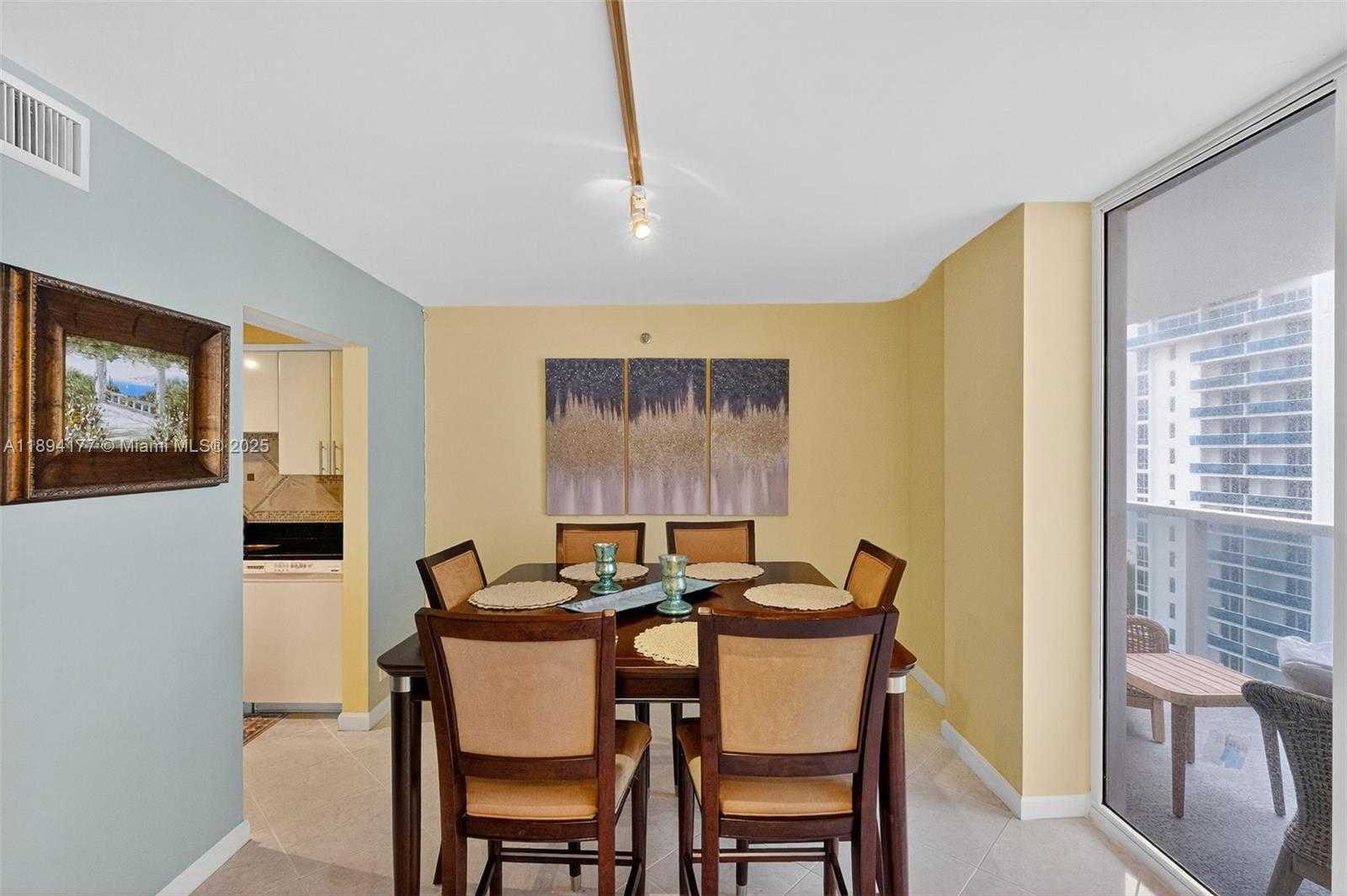 Small Image of 2401 COLLINS AVE #1406, Miami Beach Number 6