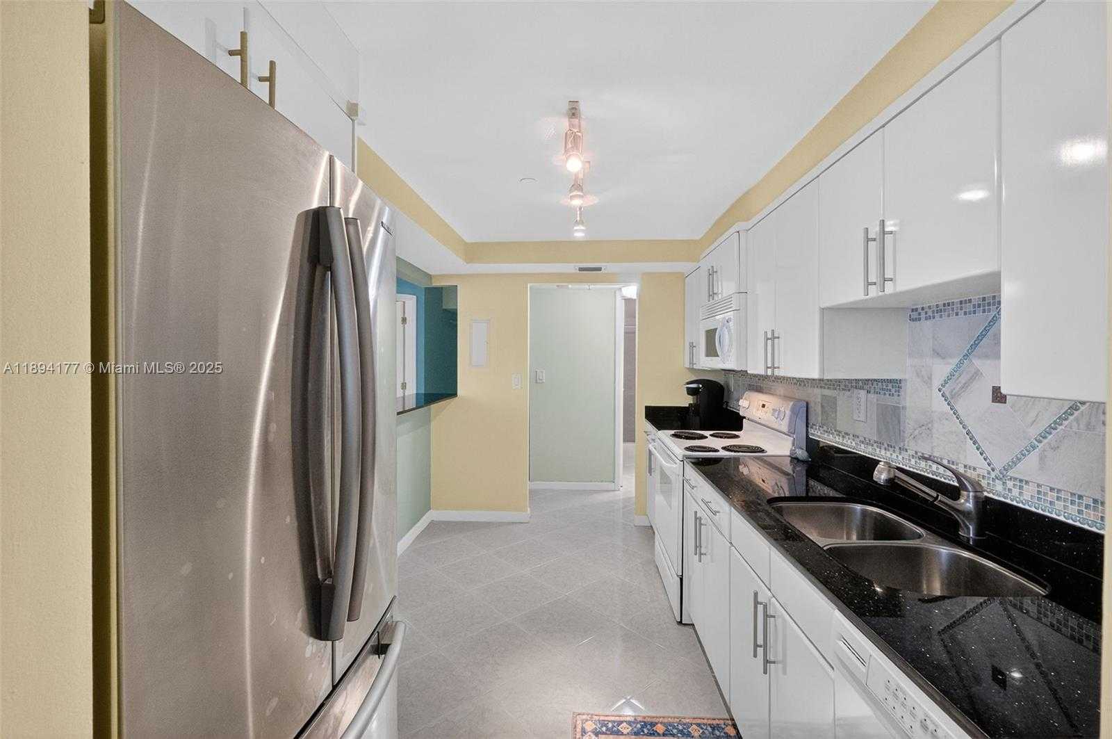 Small Image of 2401 COLLINS AVE #1406, Miami Beach Number 8