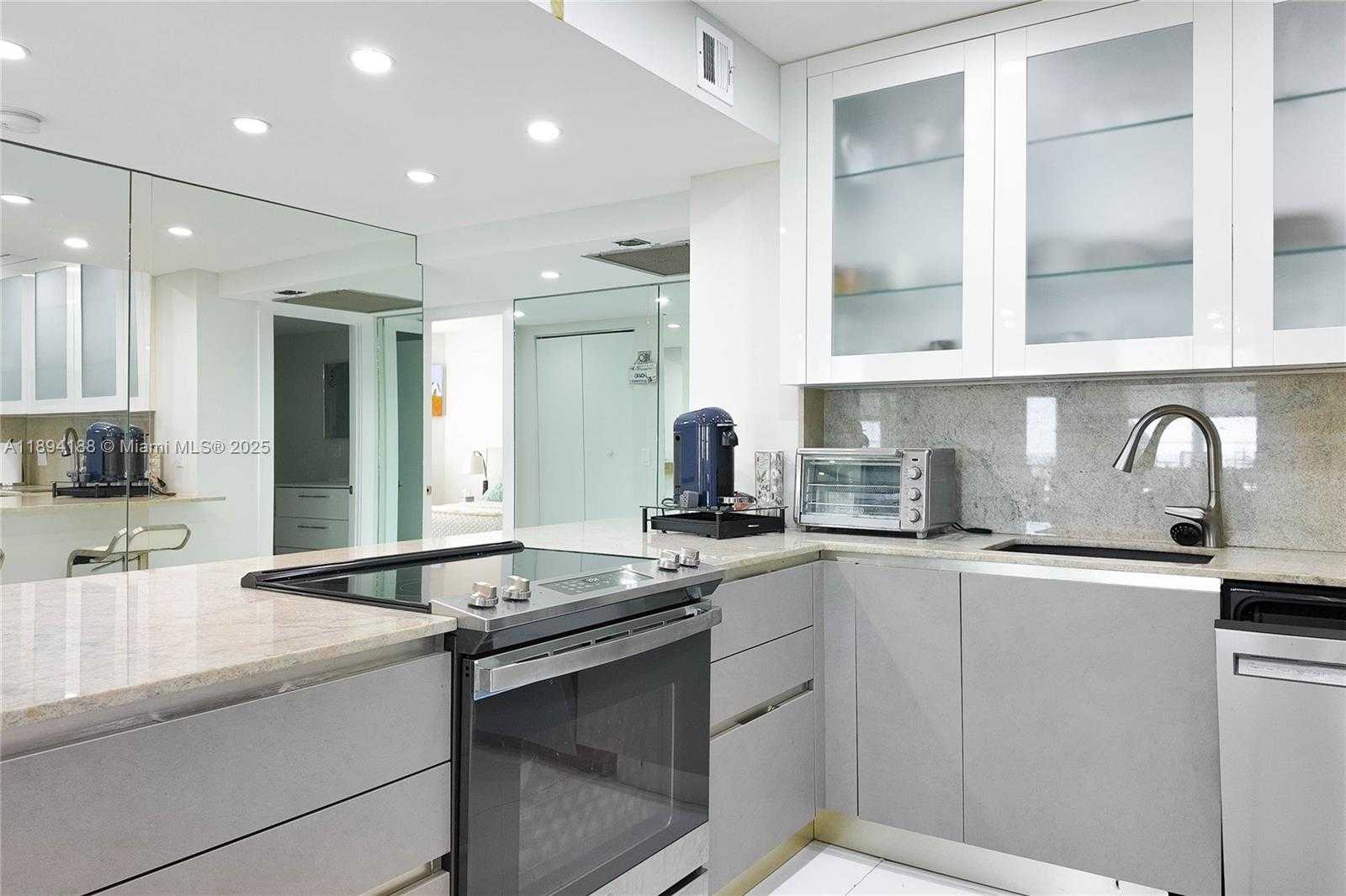 Small Image of 1950 SOUTH OCEAN DR #2Q, Hallandale Beach Number 3