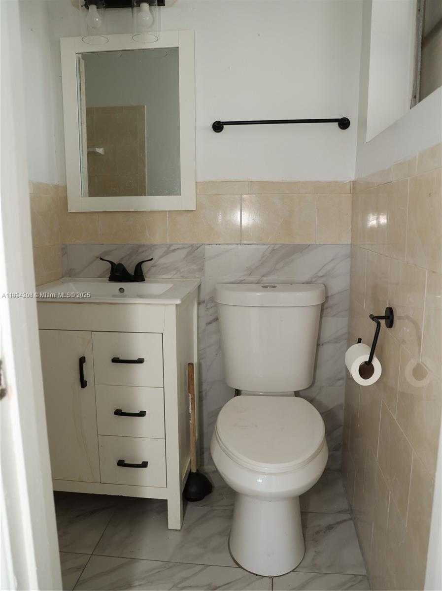 Small Image of 15130 JACKSON ST, Miami Number 2