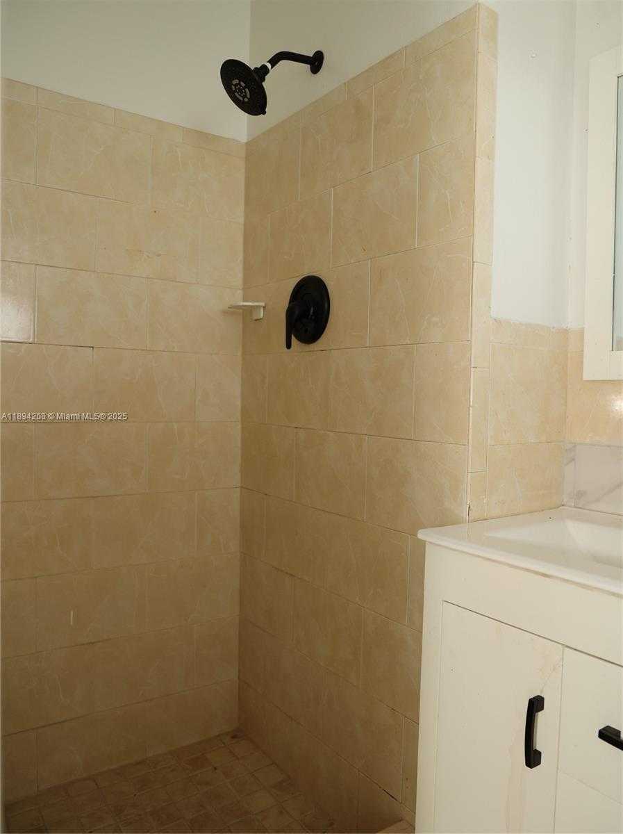Small Image of 15130 JACKSON ST, Miami Number 3
