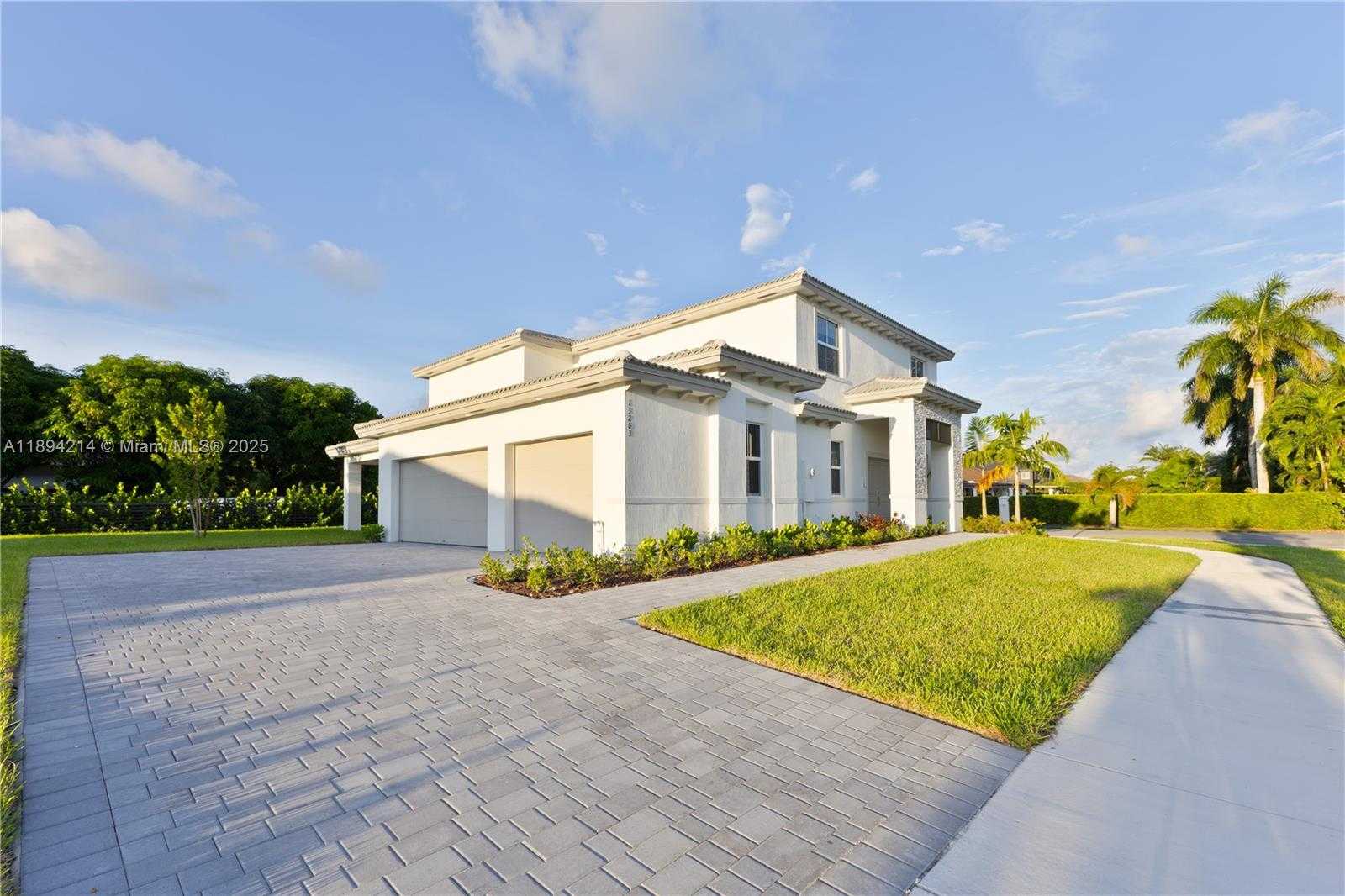 Small Image of 13203 SOUTH WEST 188TH TER #13203, Miami Number 2