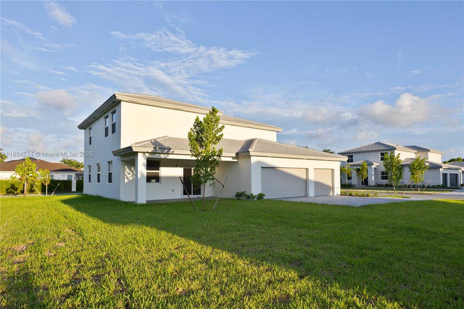 Small Image of 13203 SOUTH WEST 188TH TER #13203, Miami Number 4