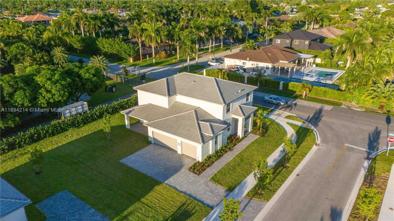 Small Image of 13203 SOUTH WEST 188TH TER #13203, Miami Number 46