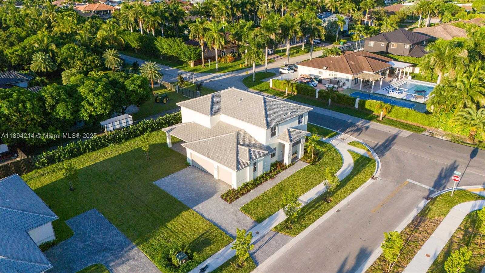 Small Image of 13203 SOUTH WEST 188TH TER #13203, Miami Number 47