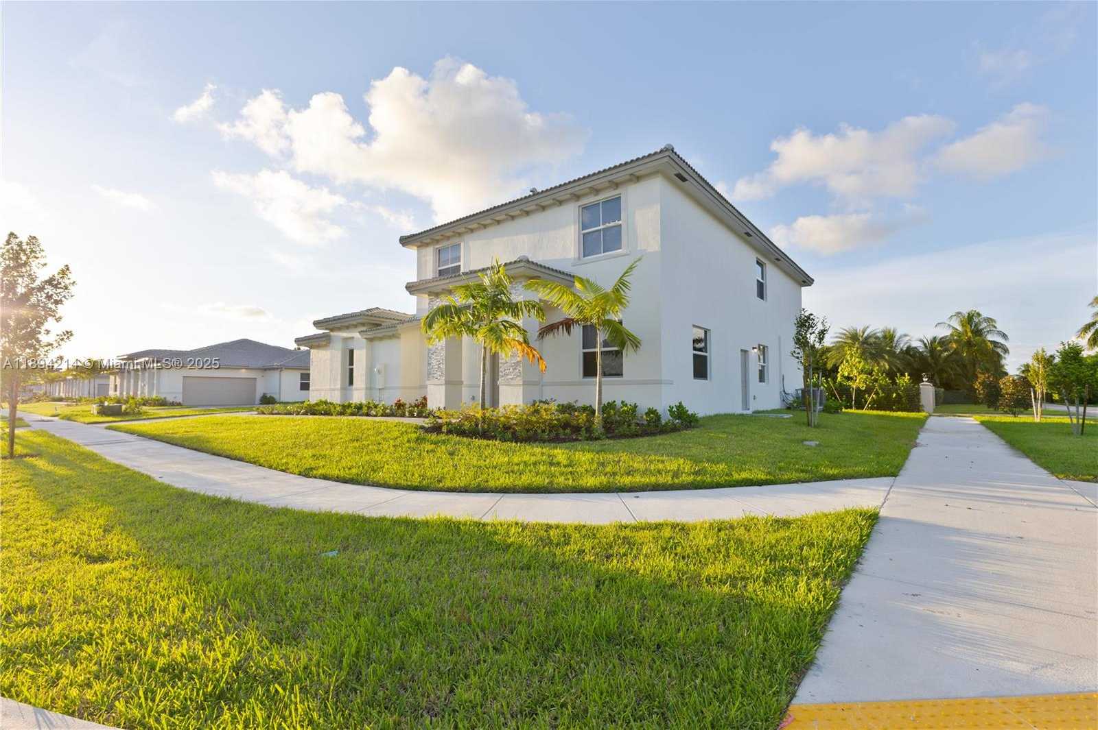 Small Image of 13203 SOUTH WEST 188TH TER #13203, Miami Number 6