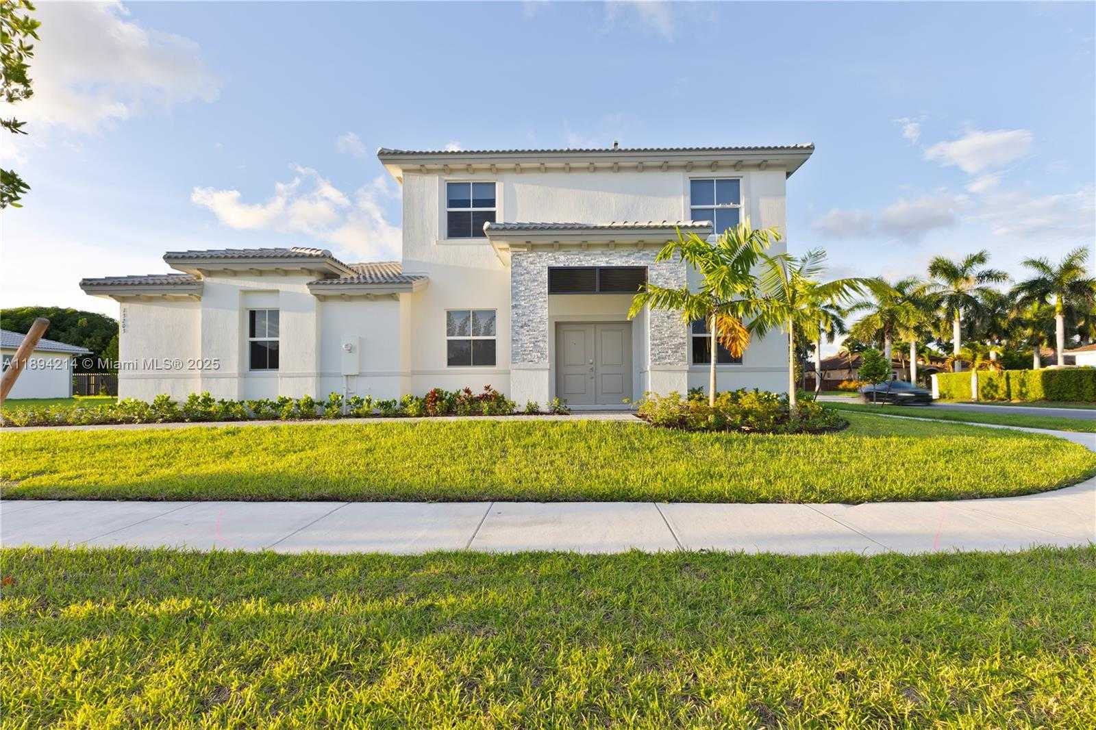 Small Image of 13203 SOUTH WEST 188TH TER #13203, Miami Number 7