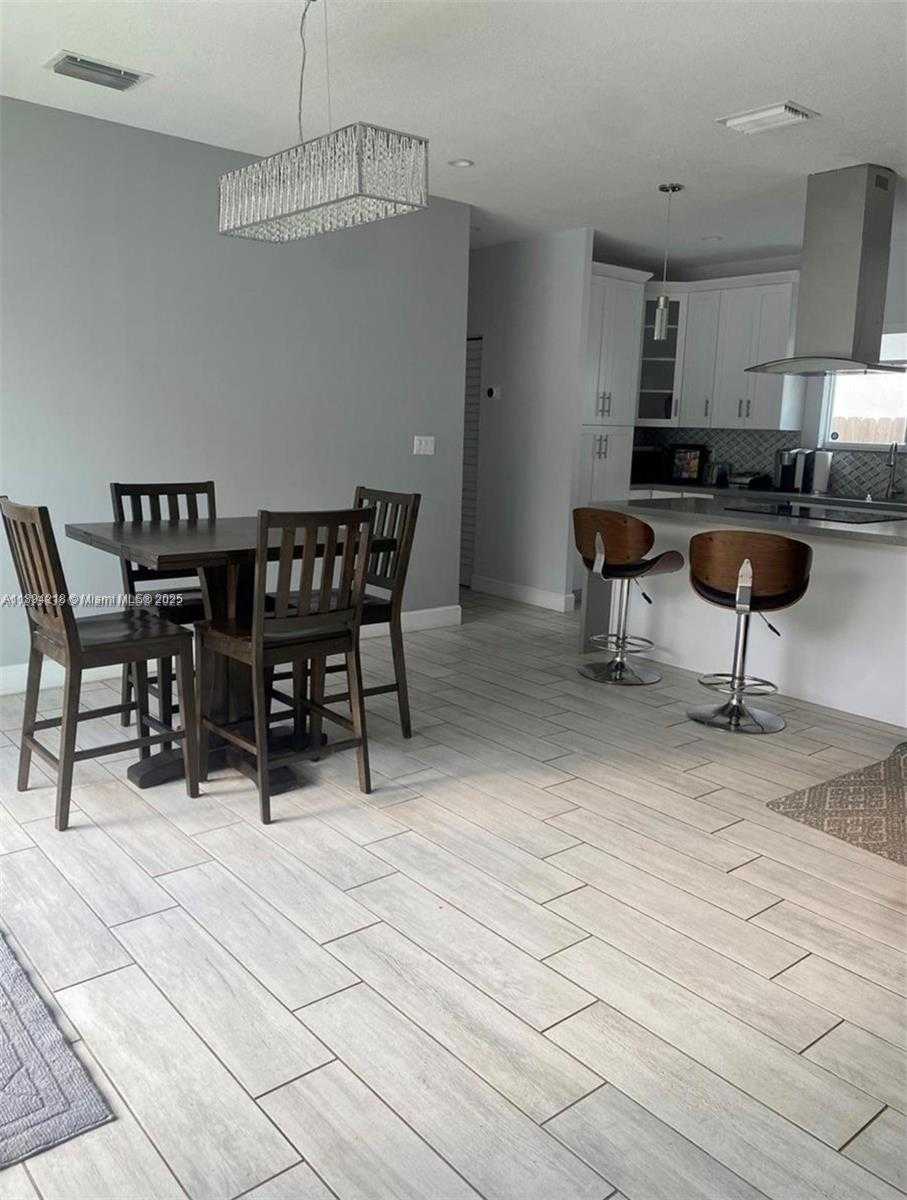 Small Image of 1177 SOUTH WEST 13TH ST, Miami Number 3