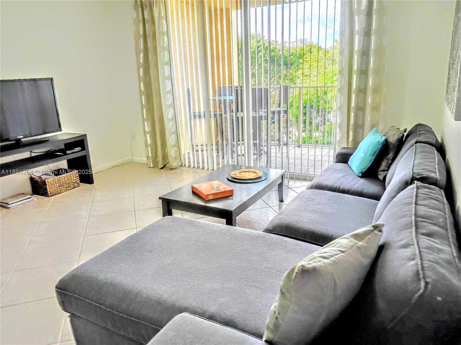 Small Image of Aventura Number 10