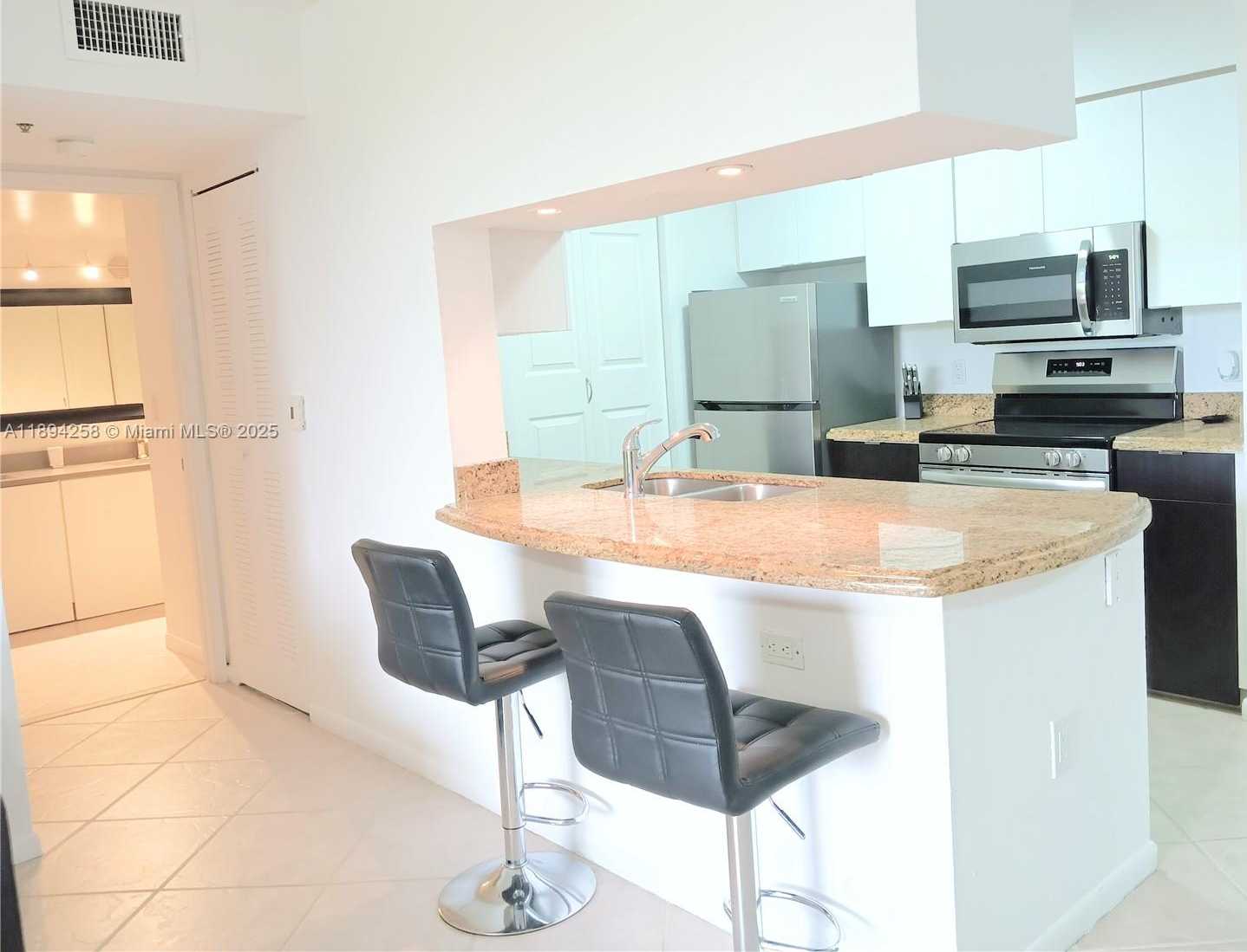 Small Image of Aventura Number 4