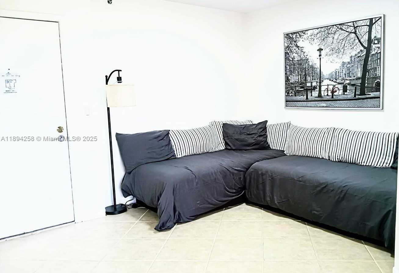 Small Image of Aventura Number 9