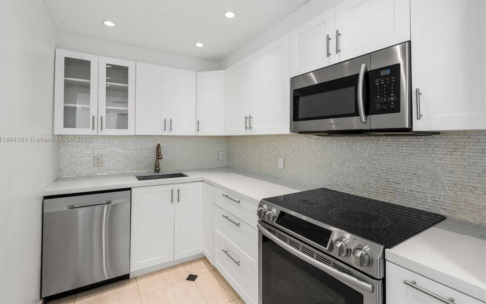 Small Image of 800 CLAUGHTON ISLAND DR #2203, Miami Number 6