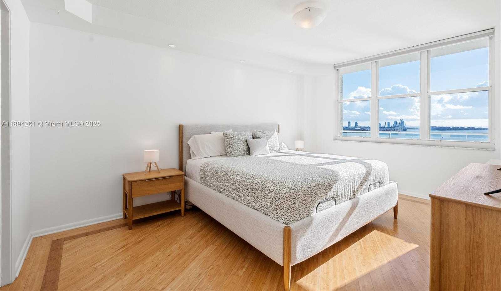 Small Image of 800 CLAUGHTON ISLAND DR #2203, Miami Number 8