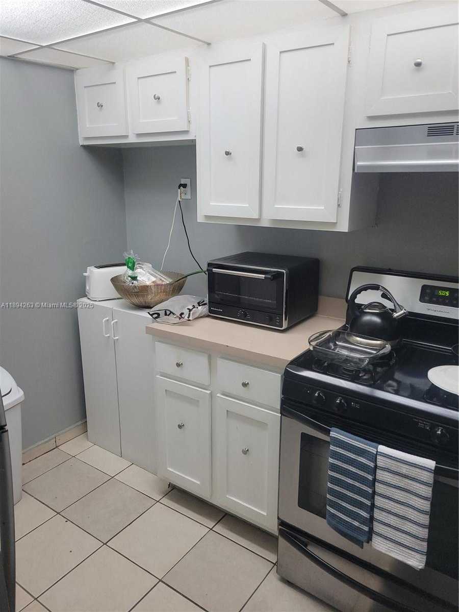 Small Image of 17901 NORTH WEST 68TH AVE #Q103, Hialeah Number 10