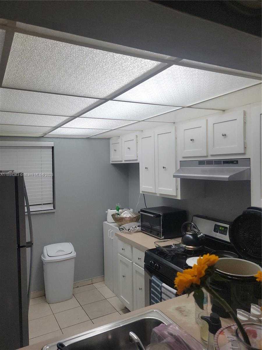 Small Image of 17901 NORTH WEST 68TH AVE #Q103, Hialeah Number 13