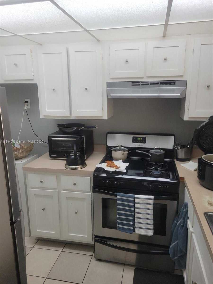 Small Image of 17901 NORTH WEST 68TH AVE #Q103, Hialeah Number 4