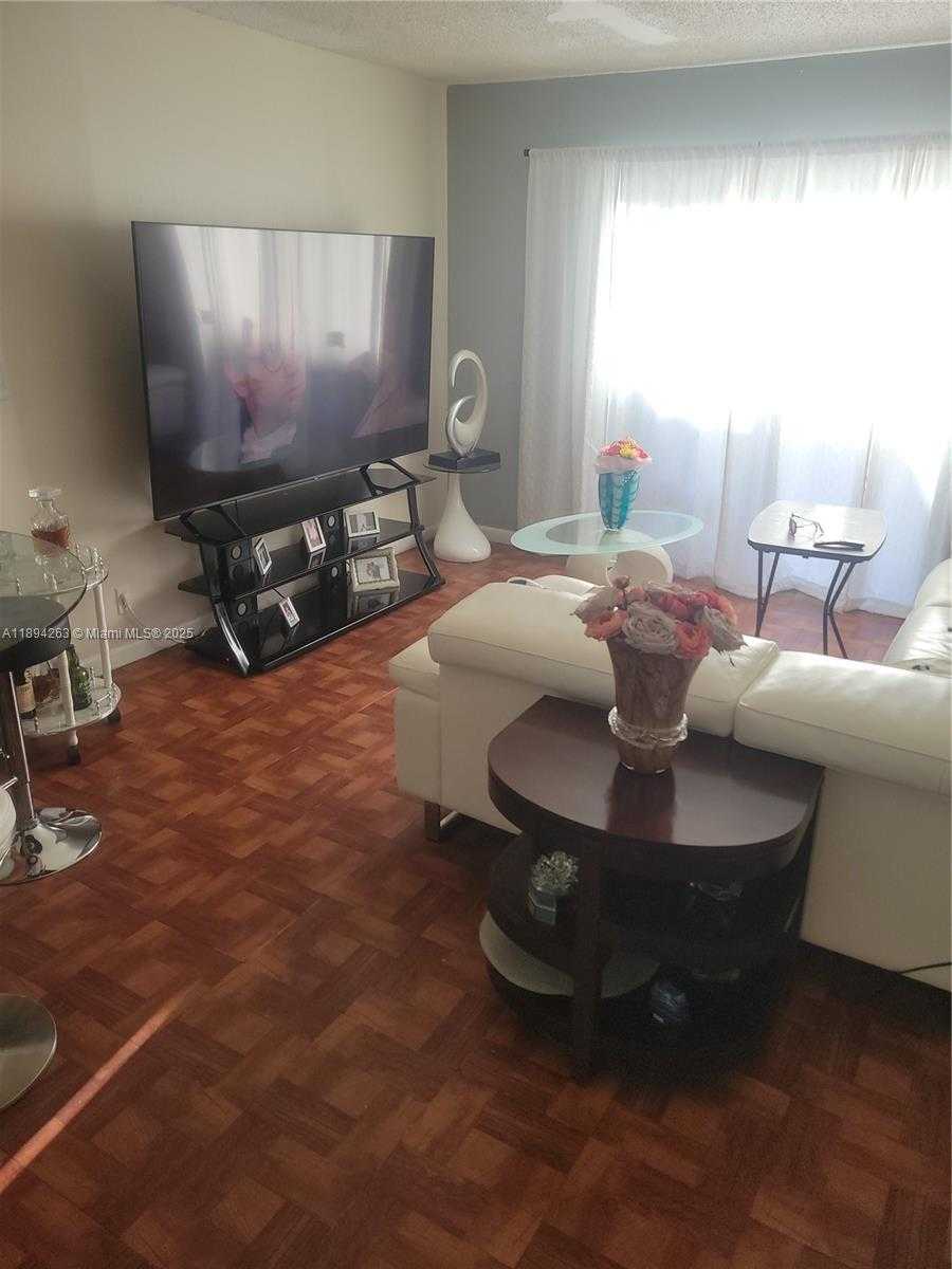 Small Image of 17901 NORTH WEST 68TH AVE #Q103, Hialeah Number 5