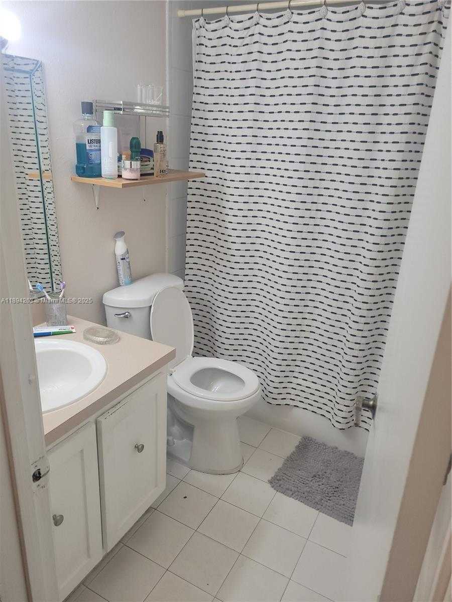 Small Image of 17901 NORTH WEST 68TH AVE #Q103, Hialeah Number 7