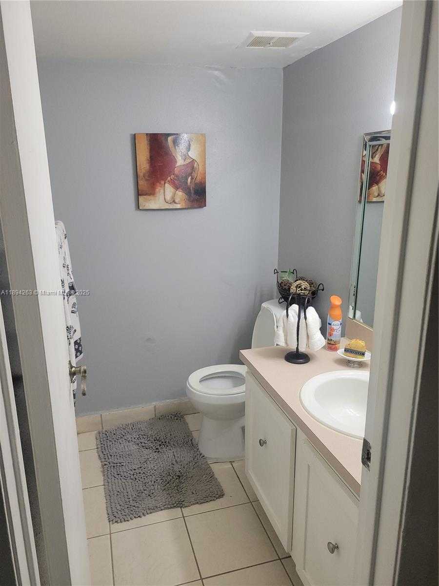 Small Image of 17901 NORTH WEST 68TH AVE #Q103, Hialeah Number 8