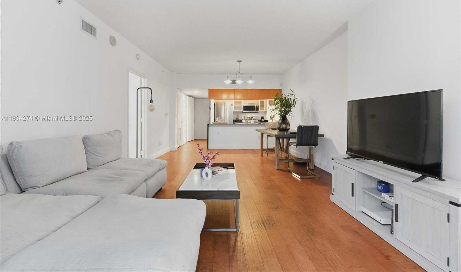 Small Image of 1750 NORTH BAYSHORE DR #2410, Miami Number 4