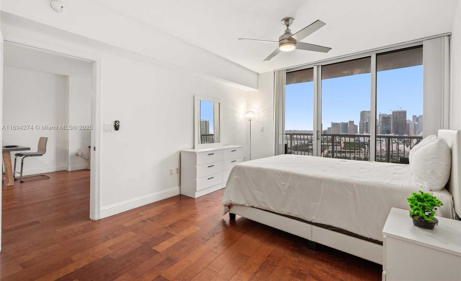 Small Image of 1750 NORTH BAYSHORE DR #2410, Miami Number 8