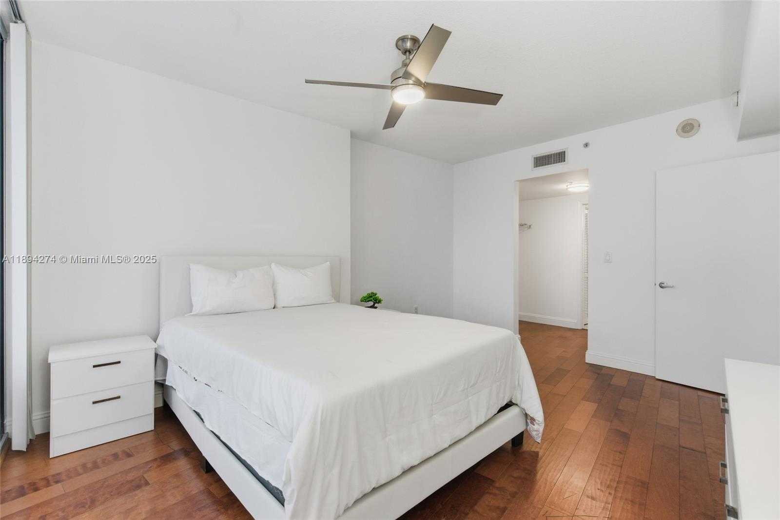 Small Image of 1750 NORTH BAYSHORE DR #2410, Miami Number 9