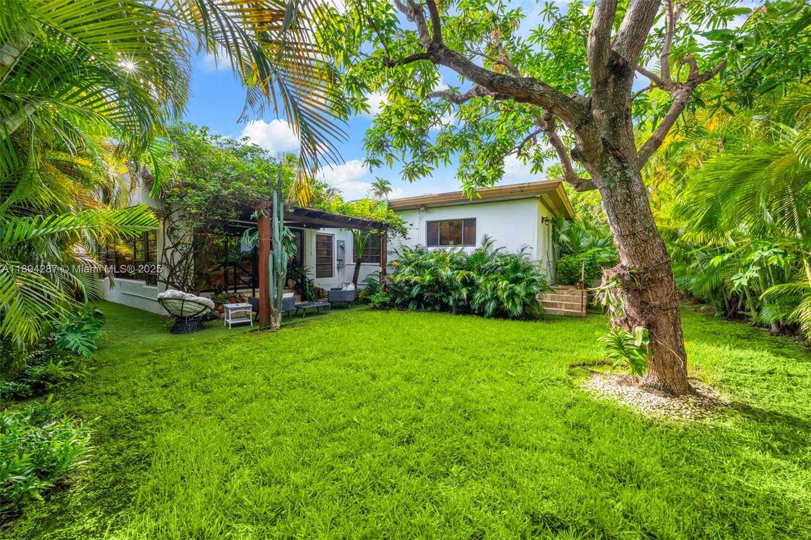 Small Image of 4590 ADAMS AVE, Miami Beach Number 10