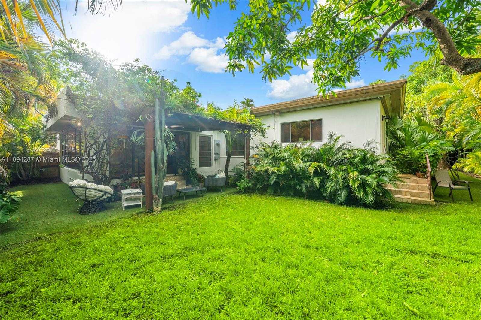 Small Image of 4590 ADAMS AVE, Miami Beach Number 11