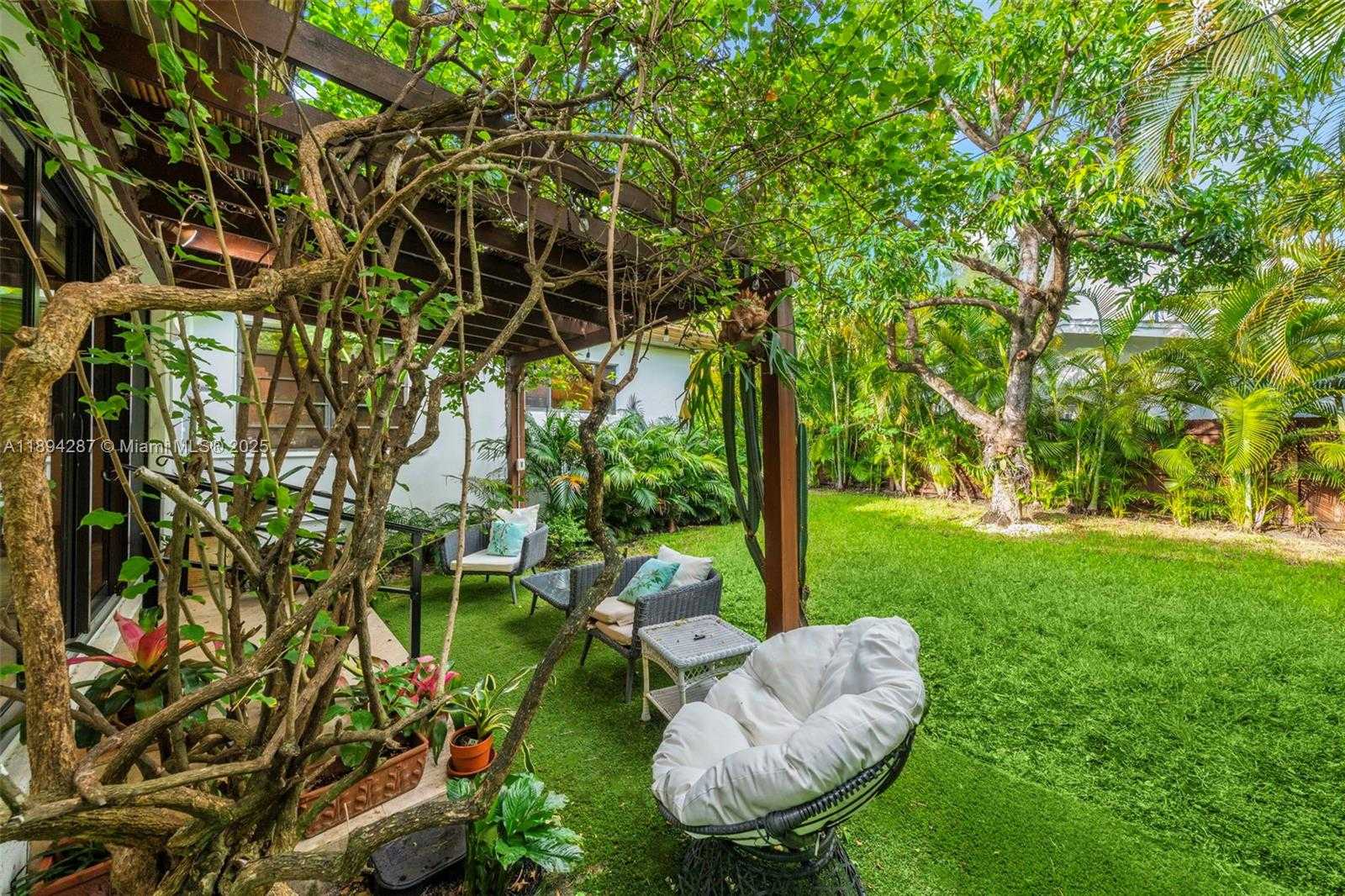 Small Image of 4590 ADAMS AVE, Miami Beach Number 13